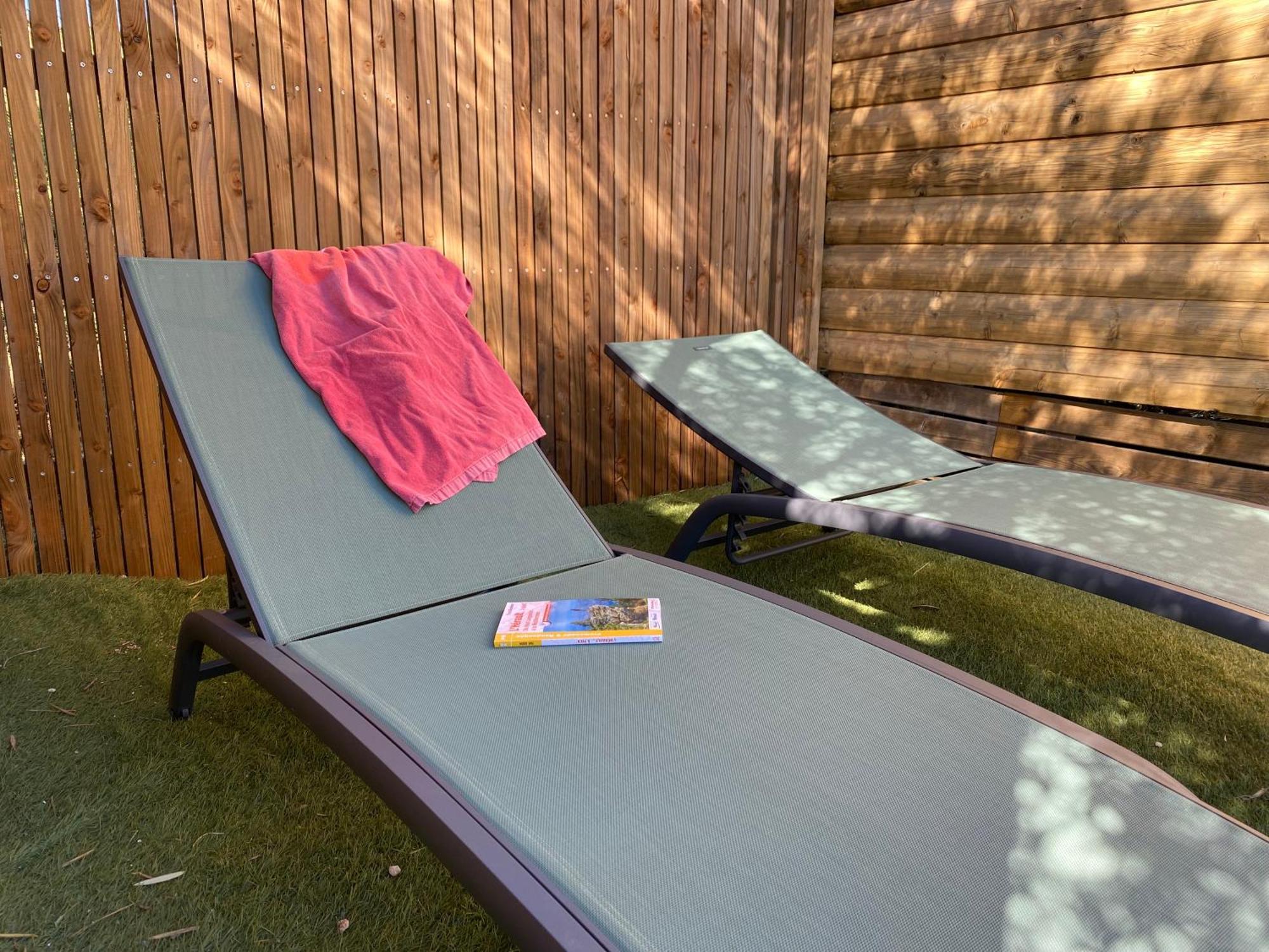 Camping Les Amandiers Castelnau-de-Guers Экстерьер фото